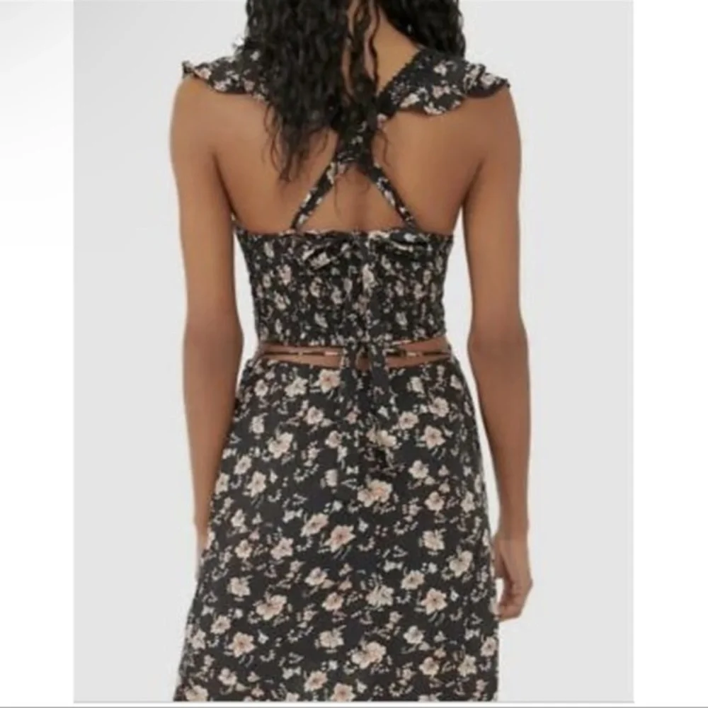 Free People Women’s Black Floral Ruffle Halter Cropped Top‎ Black Size 8